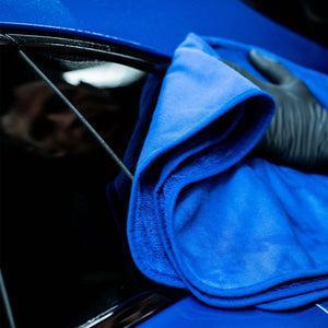 Safely drying a car with microfibre towel without scratching