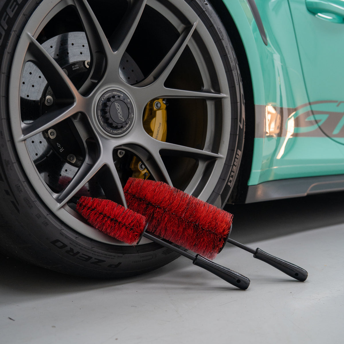 Maxshine Wheel Cleaning Brush | Quick, effective cleaning of all wheels
